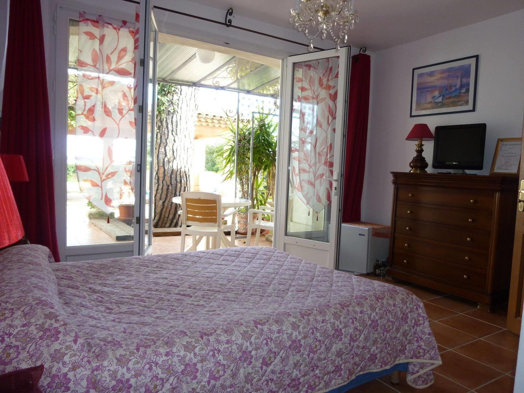 Hotel Martinengo แซ็งต์-แมกซีม ภายนอก รูปภาพ